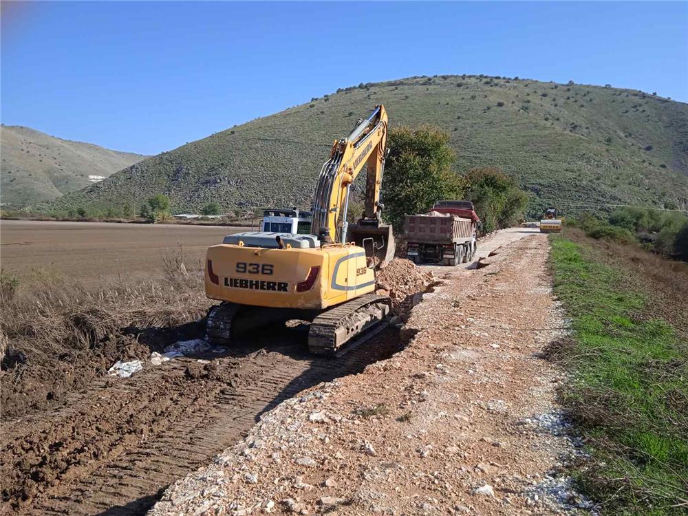 Συνεχίζονται από την Περιφέρεια Θεσσαλίας οι επιχειρήσεις για καθαρισμό δρόμων-ρεμάτων-ποταμών