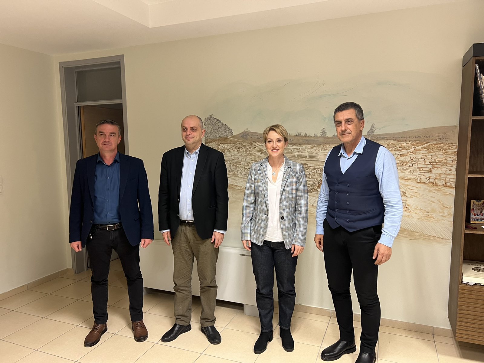  Στο πρόγραμμα «Απόλλων» η Περιφέρεια Θεσσαλίας - Επίσκεψη της Υφυπουργού Περιβάλλοντος και Ενέργειας Αλ. Σδούκου στον Περιφερειάρχη