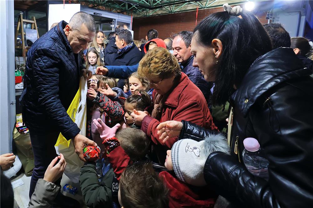 Πλημμύρισε κόσμο η Περιφέρεια Θεσσαλίας στην εντυπωσιακή Χριστουγεννιάτικη εκδήλωση 