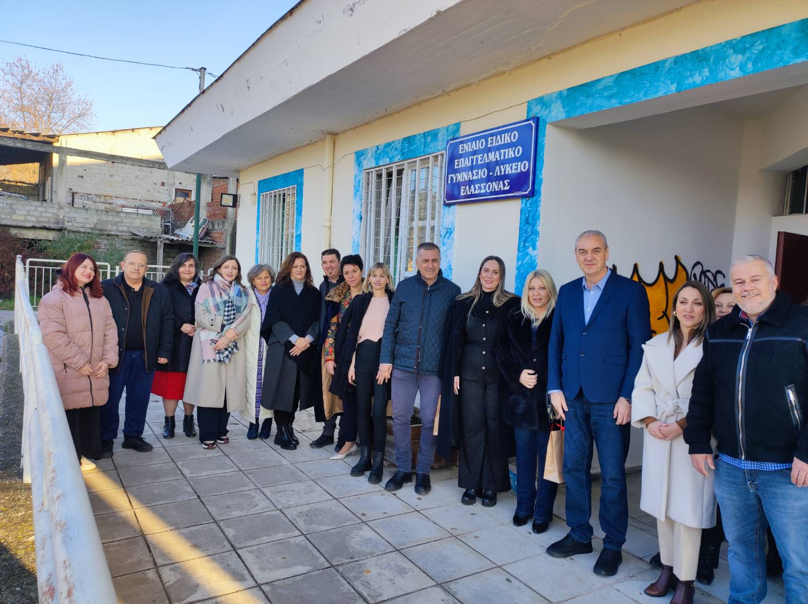 Δώρα στα παιδιά του Ενιαίου Ειδικού Επαγγελματικού Γυμνασίου-Λυκείου Ελασσόνας από τον Περιφερειάρχη Θεσσαλίας Δημ. Κουρέτα