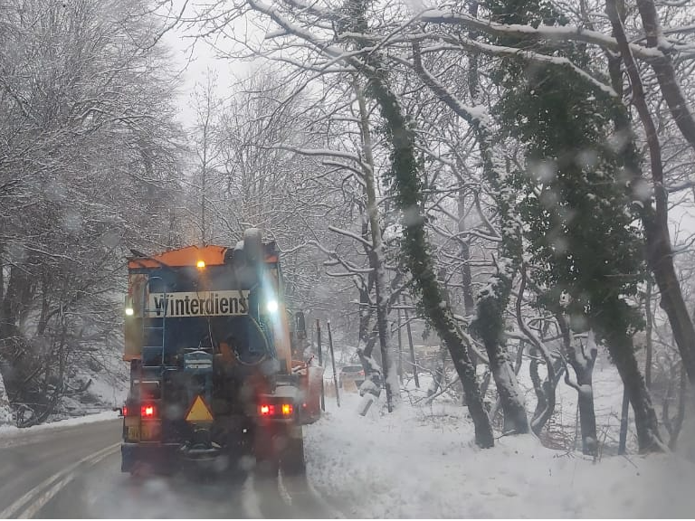 Ανοικτό το οδικό δίκτυο σε όλη τη Θεσσαλία, παρά τη χιονόπτωση