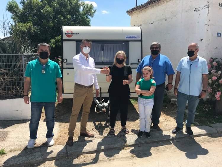 Δύο τροχόσπιτα για τις ανάγκες σεισμόπληκτων οικογενειών παρέδωσε η Περιφέρεια Πελοποννήσου στην Περιφέρεια Θεσσαλίας