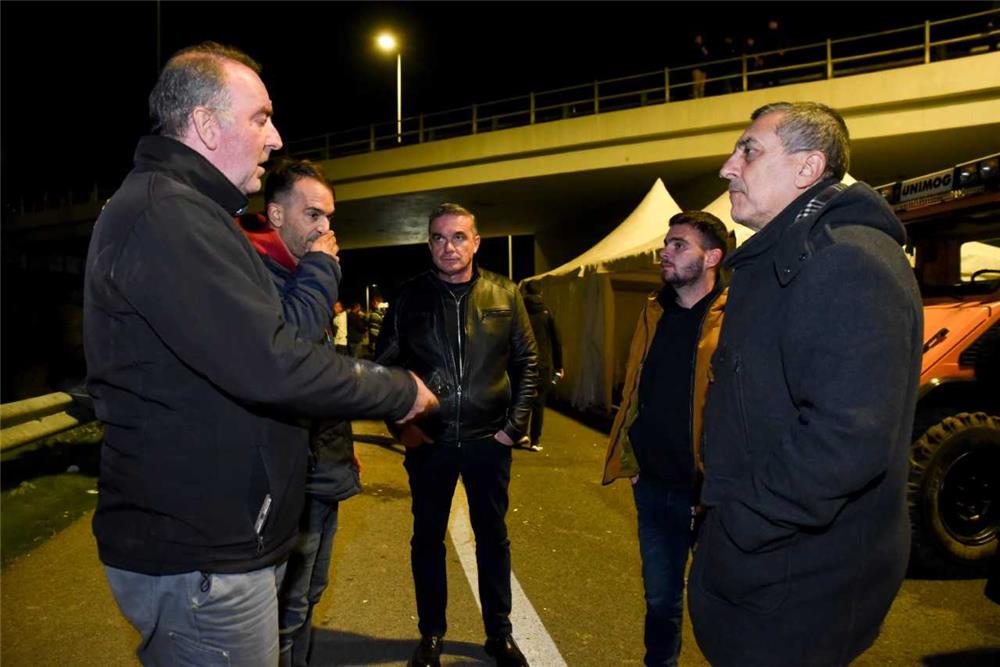 Ο Δημ. Κουρέτας με τους αγρότες της Νίκαιας: Την επόμενη φορά ας χτυπήσουν εμένα πρώτα