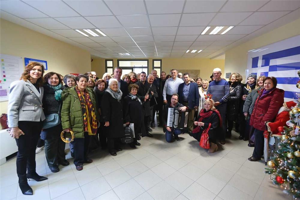 Κάλαντα και ευχές για την νέα χρονιά στον Περιφερειάρχη Θεσσαλίας Δημήτρη Κουρέτα
