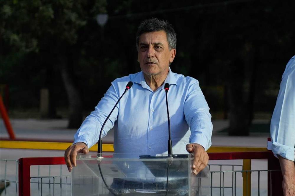 Λαμπερά εγκαίνια για τη νέα παιδική χαρά στον Αλμυρό