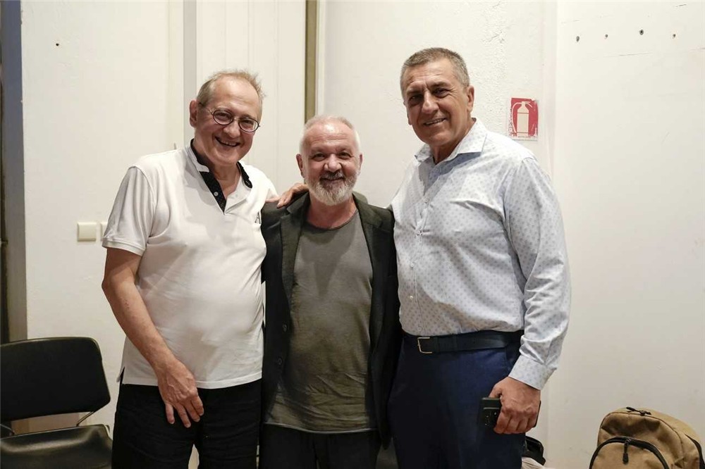 Μαγική βραδιά στη Λάρισα: Ο Χρήστος Θηβαίος «γέμισε»  τη Δημοτική Πινακοθήκη σε συναυλία της Περιφέρειας