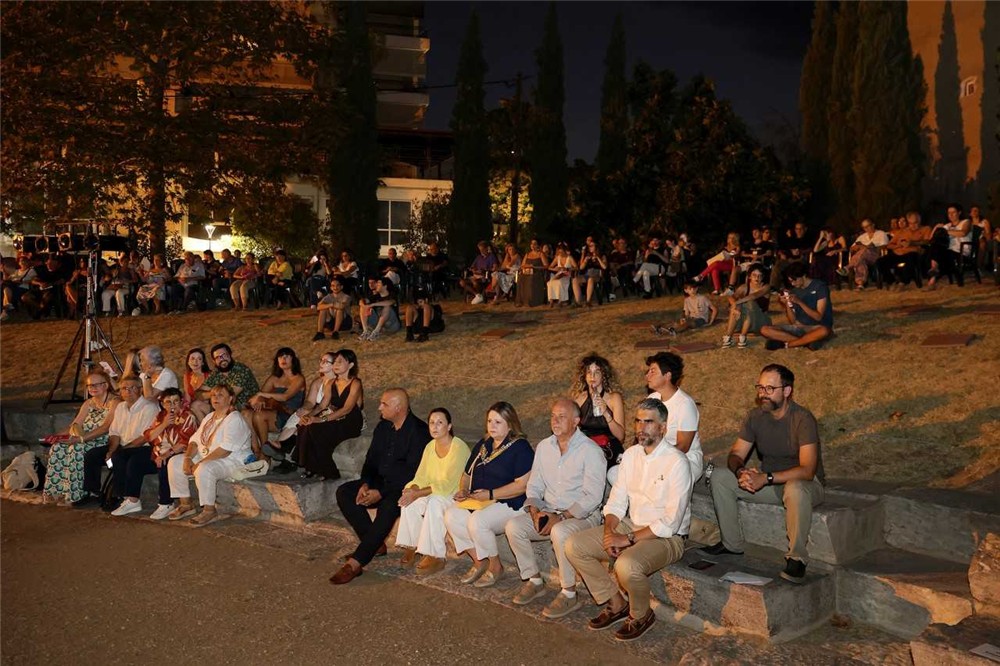 Με θερμό χειροκρότημα άνοιξε η αυλαία του UNDER30 στη Λάρισα