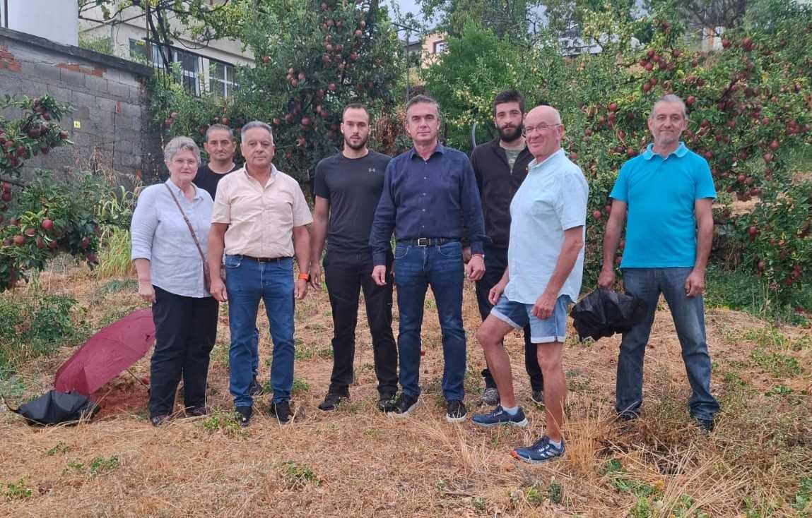 Αυτοψία κλιμακίου της Περιφέρειας Θεσσαλίας στη Μαγνησία  για τις ζημιές από το ηλιόκαυμα στις καλλιέργειες μήλων