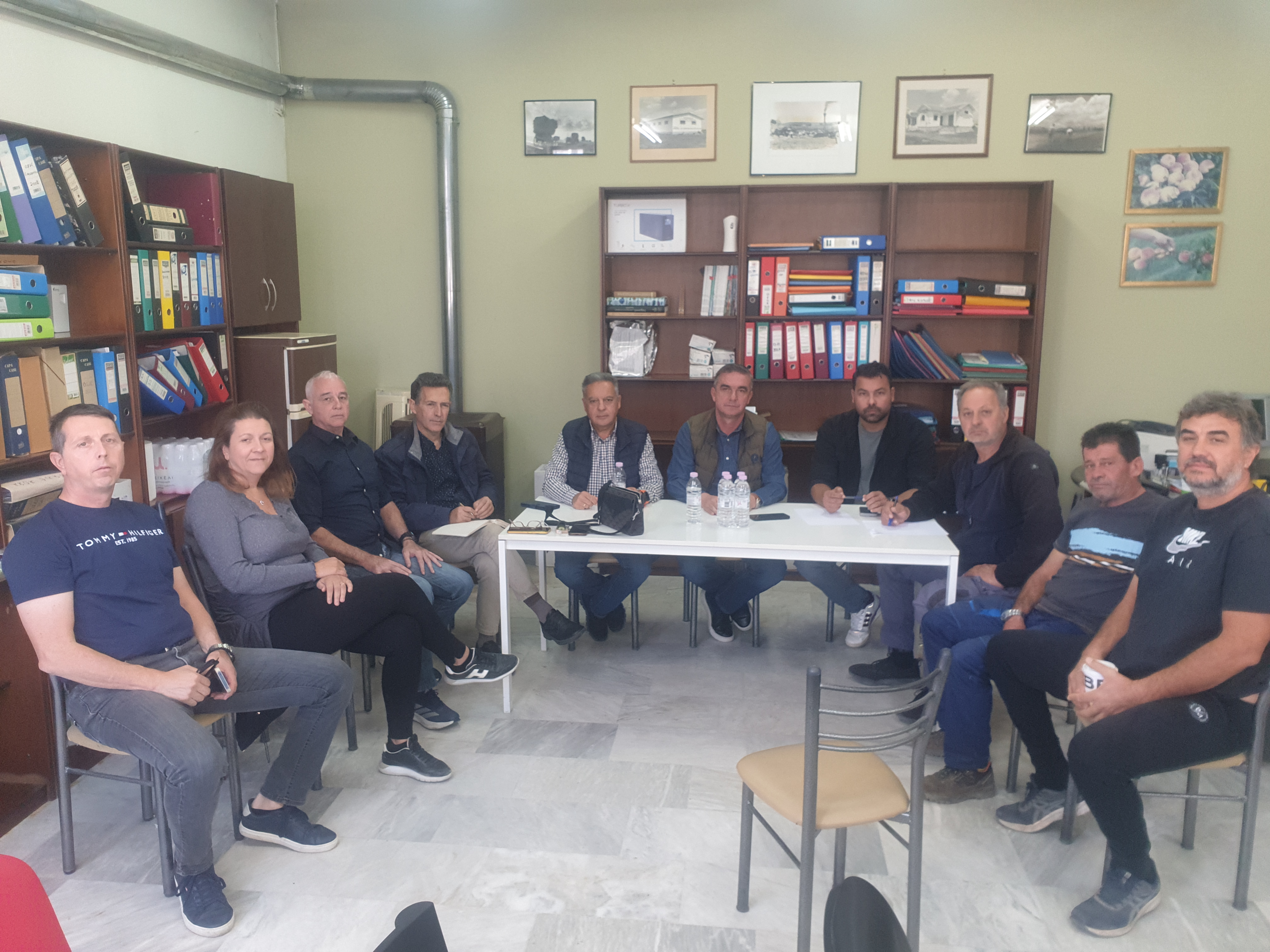 Αυτοψίες σε καλλιεργητικές περιοχές της Λάρισας για την παραμόρφωση καρπών και τις ξερές βέργες